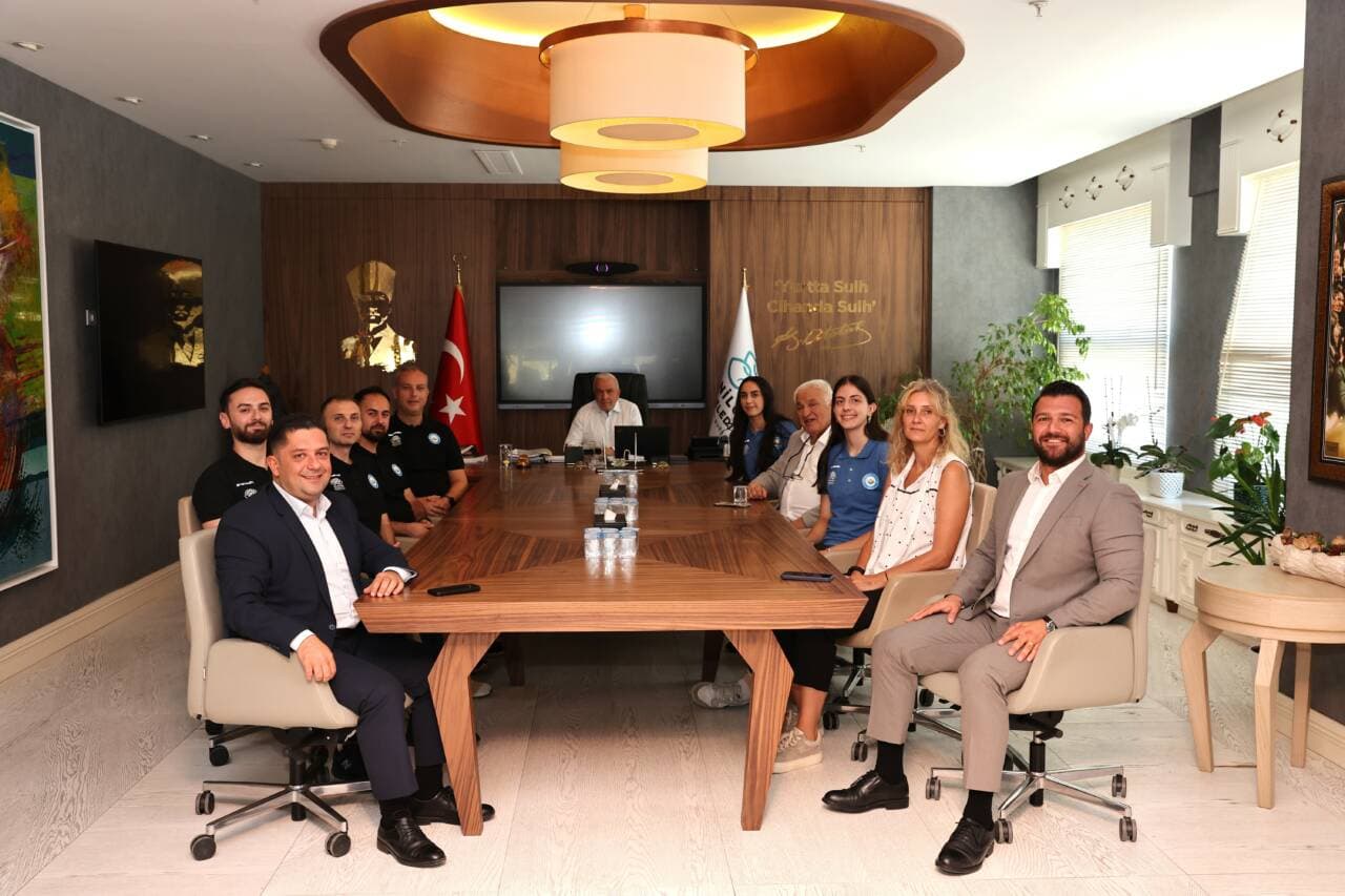 Nilüfer Belediyesporlu Milli Sporculara Başkan Özdemir'den Tebrik
