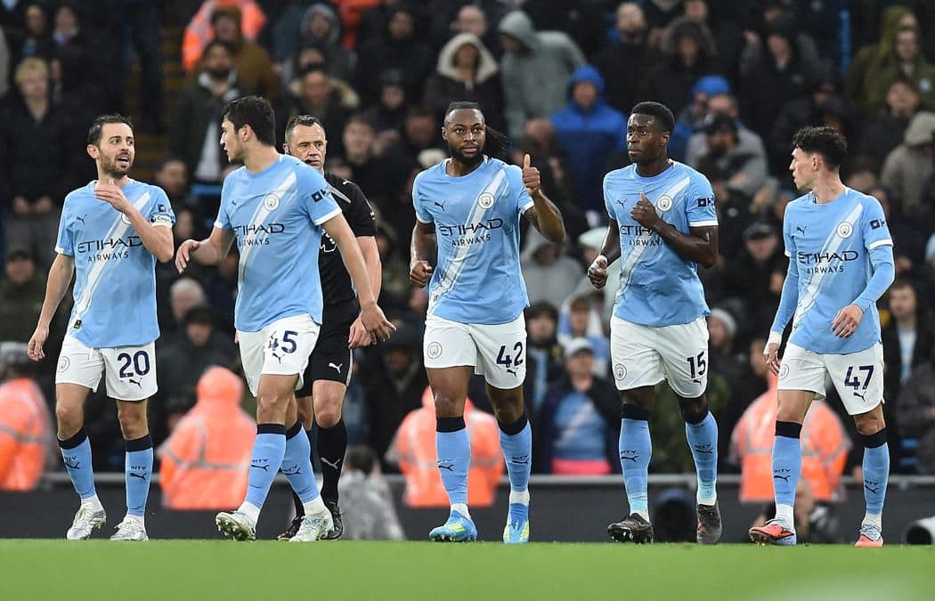 Manchester City futbolcuları sahada, Crystal Palace maçında.