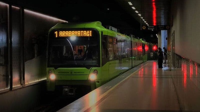 BursaRay treni istasyonda, 15 Temmuz ücretsiz ulaşım