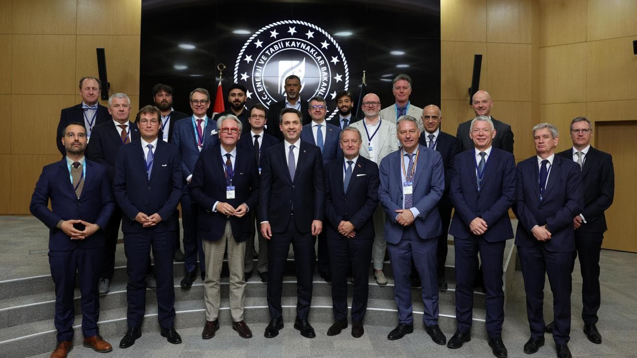 Bakan Bayraktar, Türkiye'nin Enerji Vizyonunu Belçika'ya Taşıdı