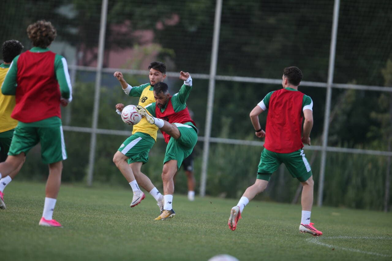 Bursaspor Bolu Kampında Tempolu Çalışıyor: Boutrah Sahalara Dönüyor
