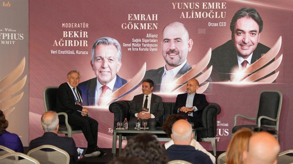 Orzax CEO'su Yunus Emre Alimoğlu'nun katıldığı bir panel etkinliği.