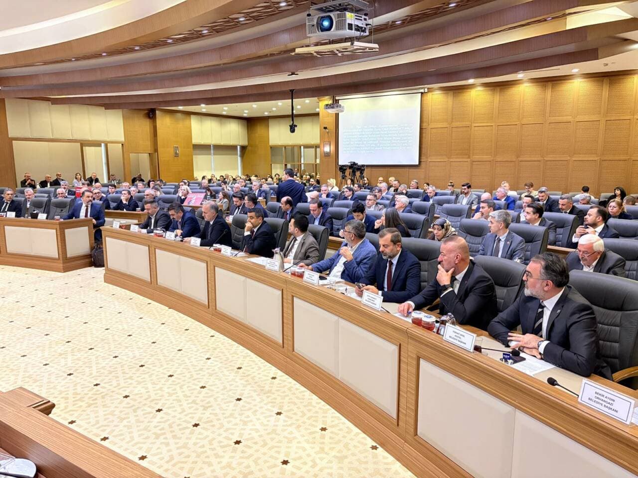 Bursa Büyükşehir Meclisi'nde Çilek Fidesi Tartışması: Verimsizlik İddiaları Gerilimi Tırmandı