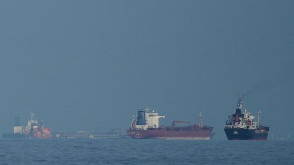 Hürmüz Boğazı'nda seyreden ticari gemiler