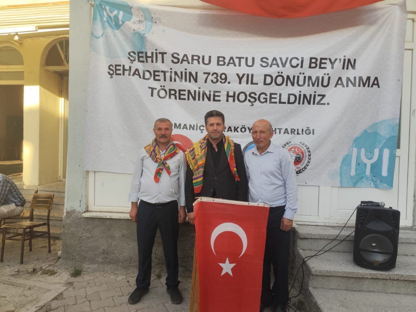 Şehit Saru Batu Savcı Bey'in 739. şehadet yıl dönümü anma töreninde konuşmacılar ve katılımcılar.