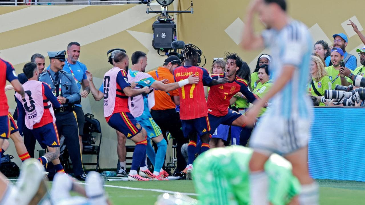2026 FIFA Dünya Kupası'nı kazanan İspanya milli futbol takımı oyuncuları, gol sonrası sevinç yaşıyor.