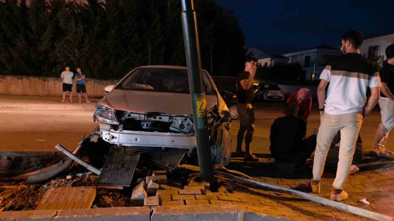 Bursa İnegöl'de Trafik Kazası: Doktor Baba Yaralı Oğluna İlk Müdahaleyi Yaptı