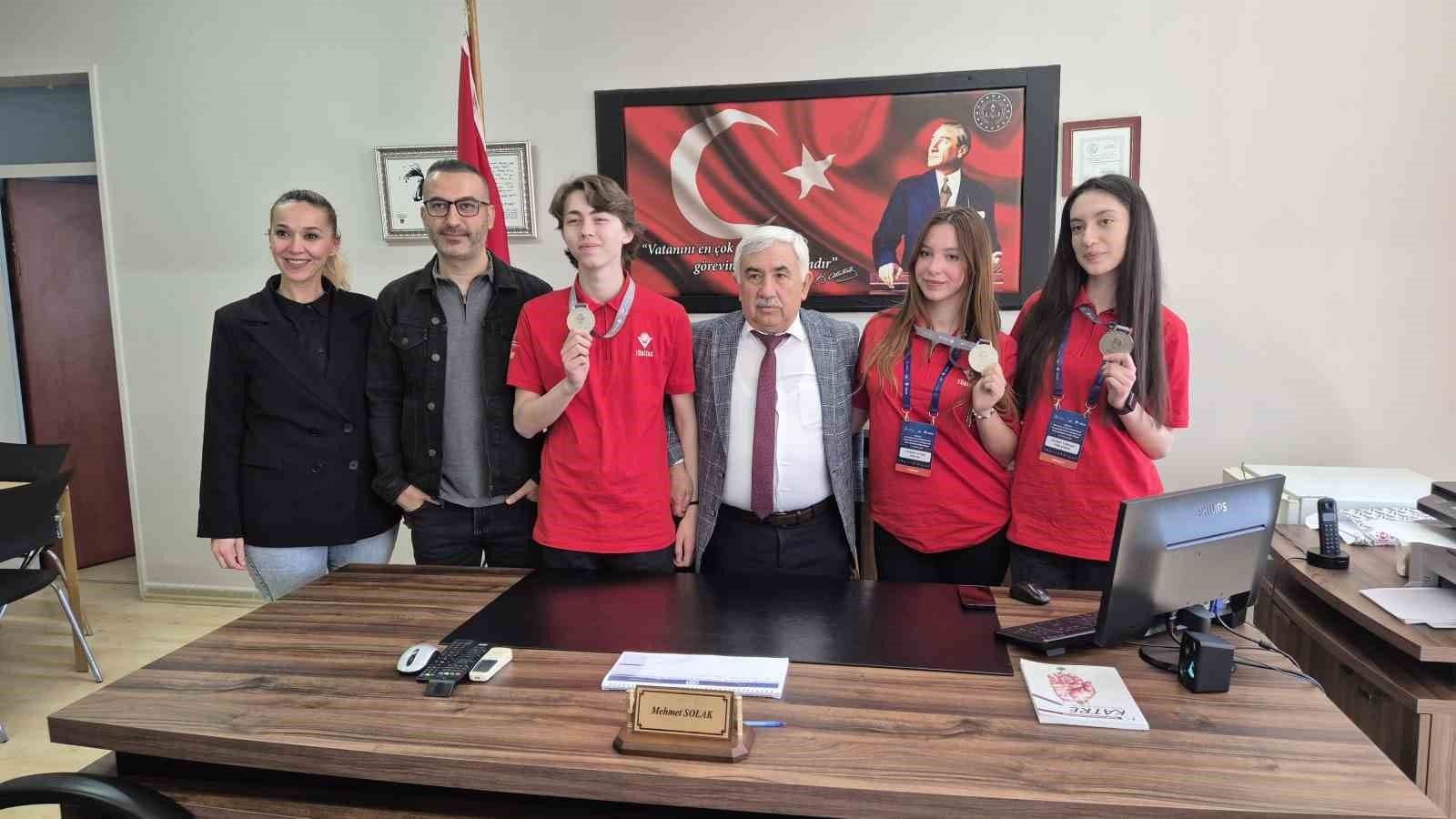 Tekirdağlı Lise Öğrencilerinden Büyük Başarı: TÜBİTAK Projesi Türkiye İkincisi Oldu
