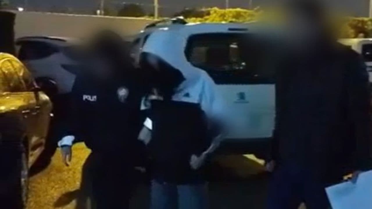 Bursa'da polis operasyonuyla yakalanan firari bir şahıs.