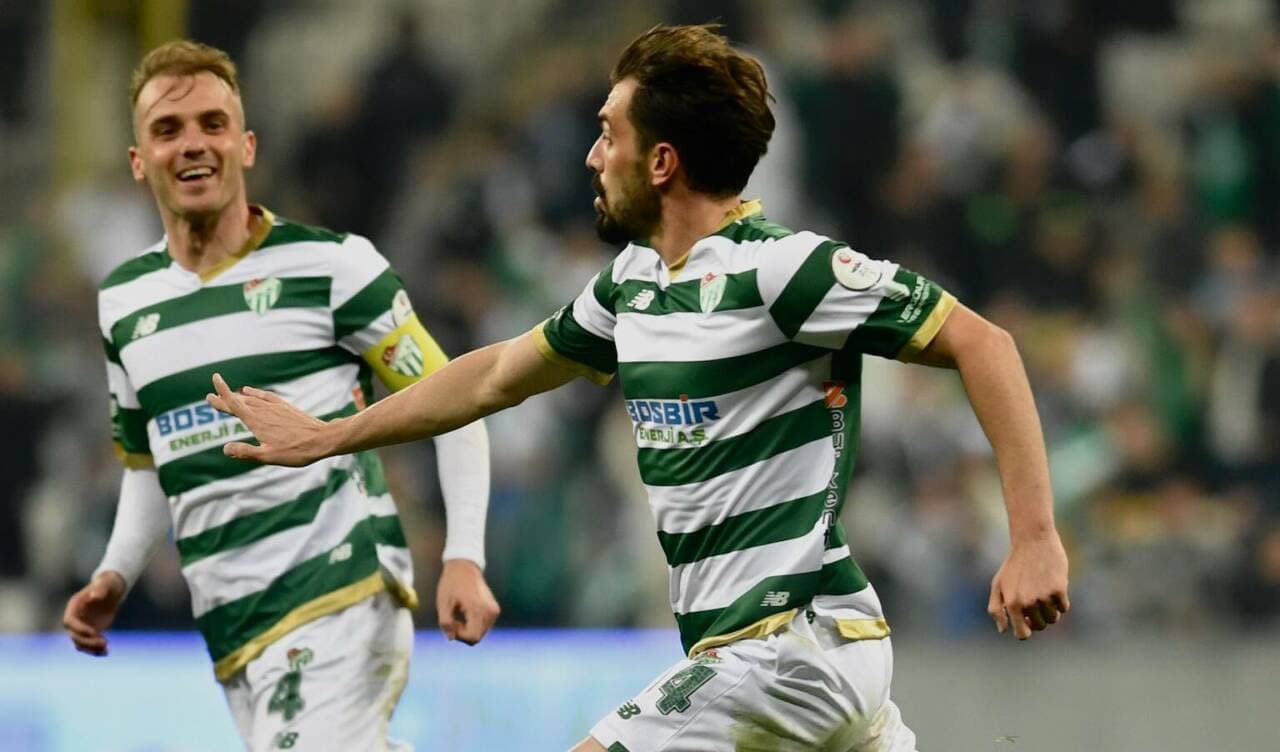 Bursaspor'dan Ayrılan Hakkı Türker'den Duygusal Veda Mesajı