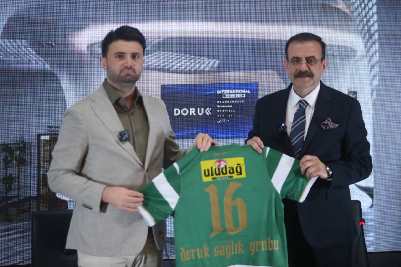 Bursaspor, Doruk Sağlık Grubu ile Sponsorluk Sözleşmesini Yeniledi