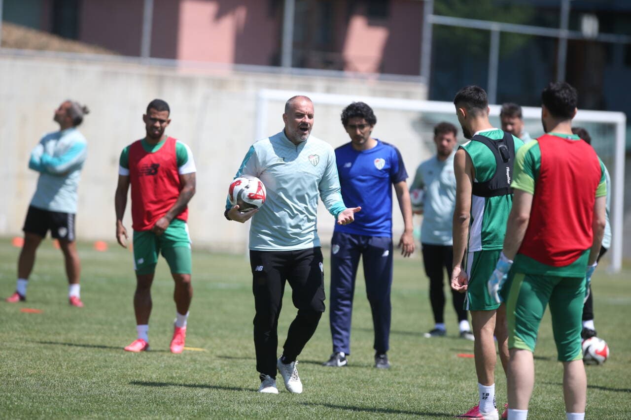 Bursaspor Teknik Direktörü Mustafa Er'den Fikstür ve Hazırlık Maçı Açıklaması